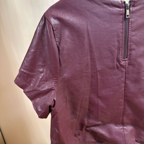 Faux Leather burgundy T-shirt - Picture 6 of 7